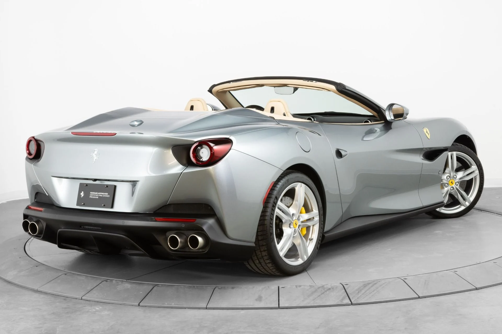 mph097_2300439745_Used_2019_Ferrari_Portofino_1792420414_3b1c361015