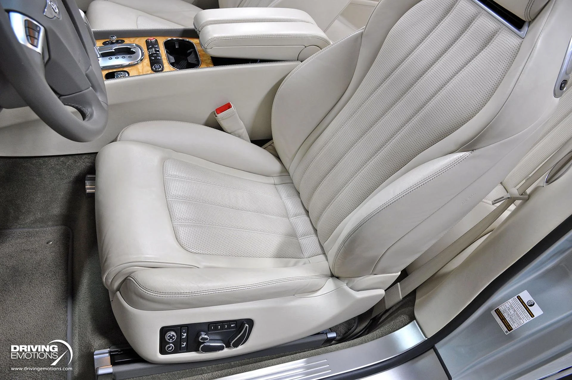 mph097_2659528205_886_p98_l_0bac99a637