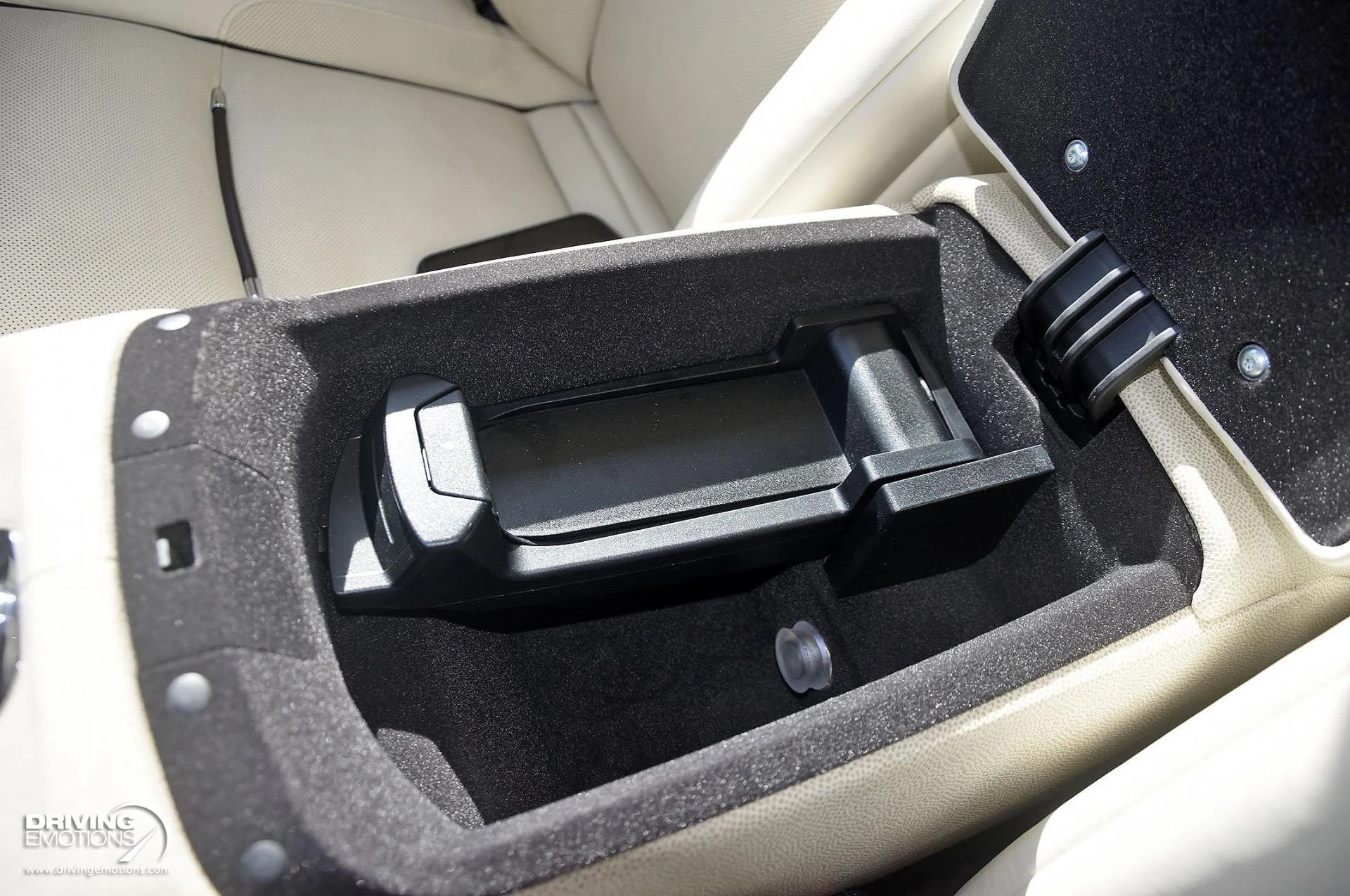 mph097_2794385049_883_p98_l_52a4ce3ffc