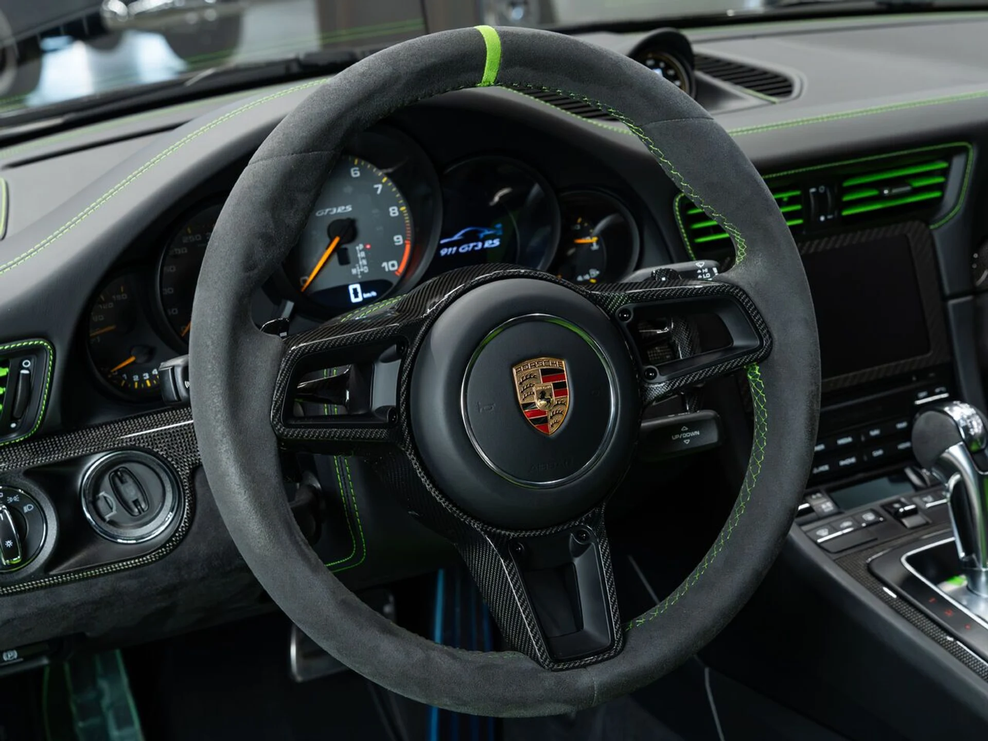 mph097_3707696575_porsche_911_2019_735fa2f70a