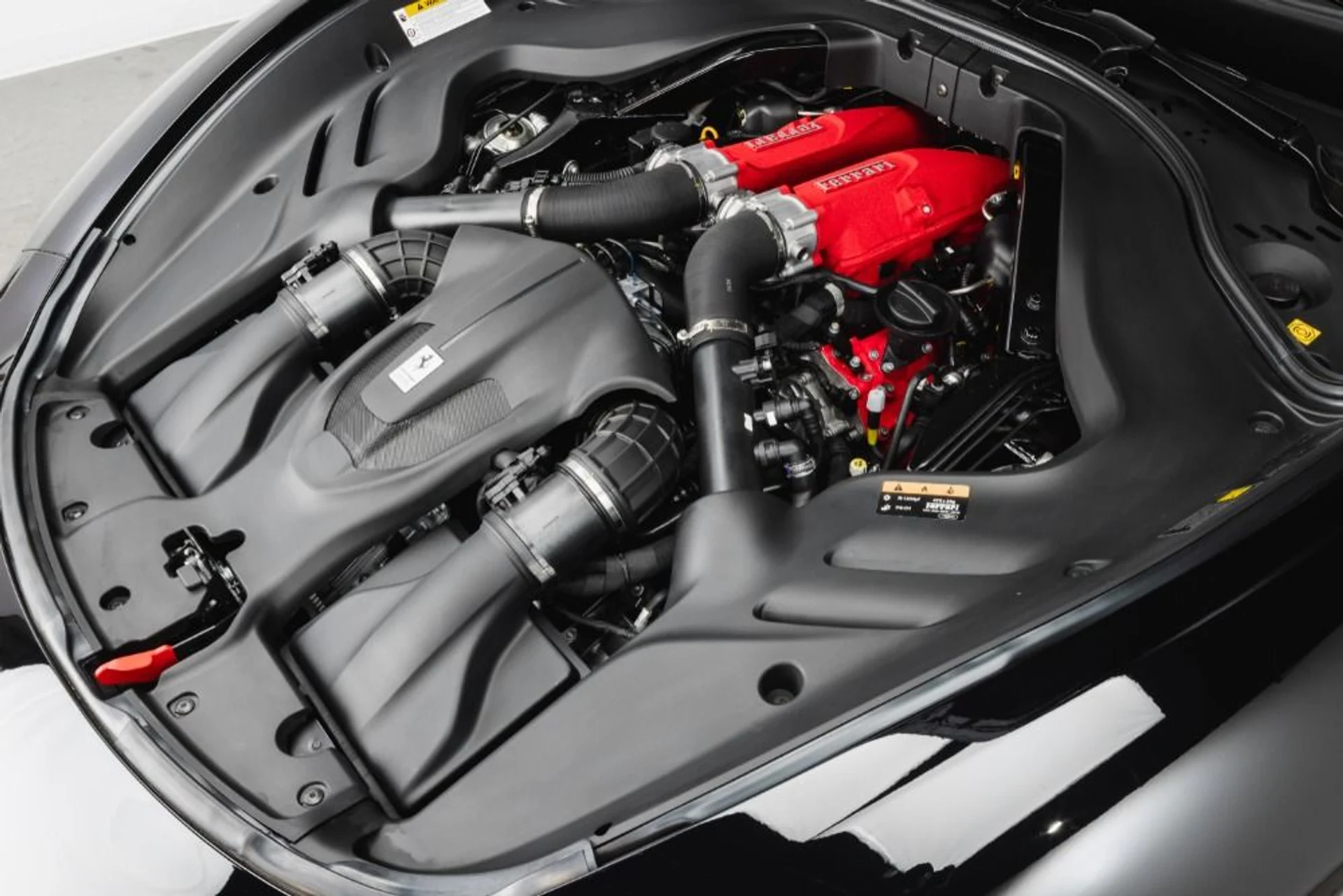 mph097_633250930_Used_2024_Ferrari_Roma_Spider_da8d5ea8b6