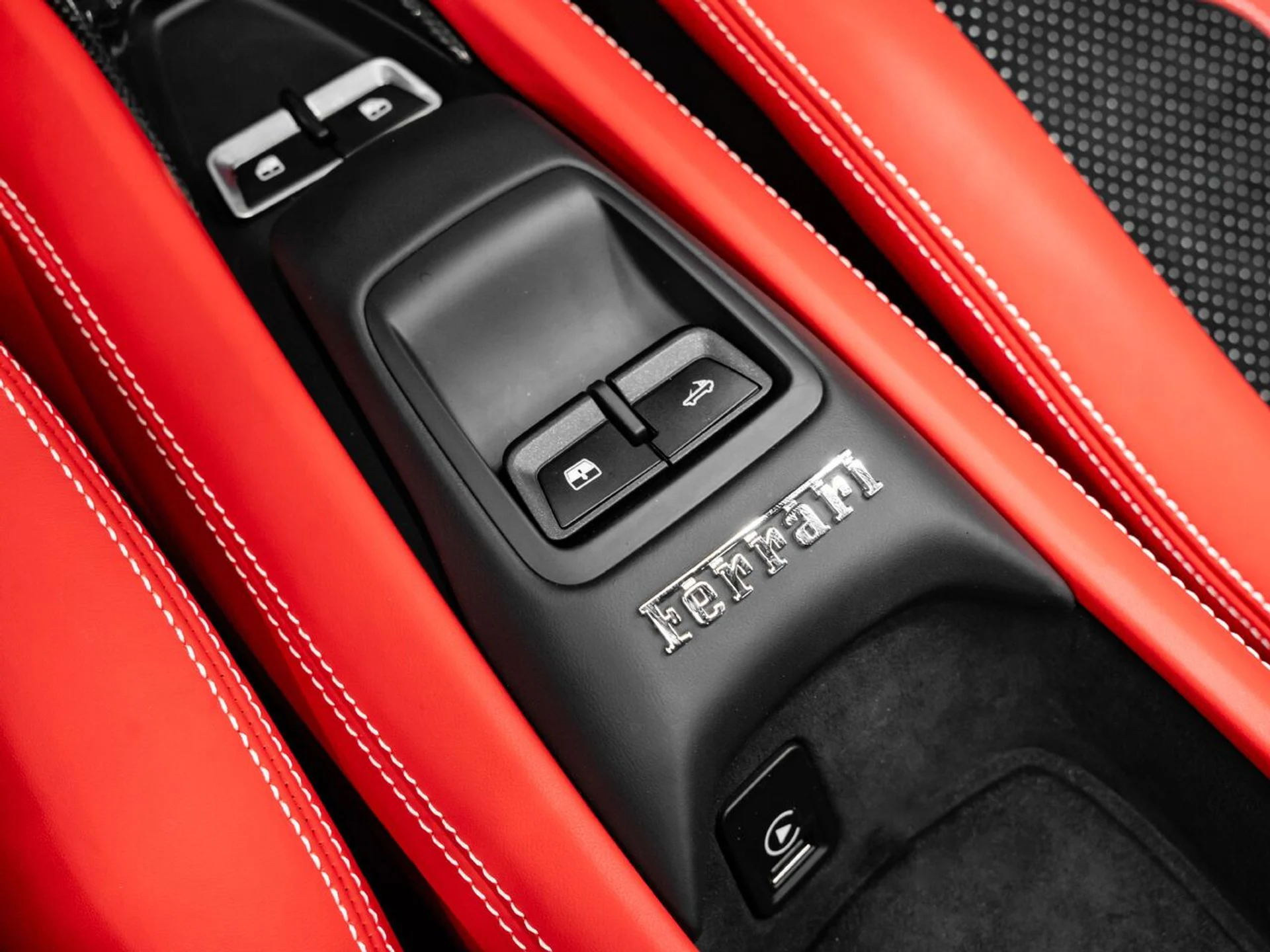 mph097_714741575_ferrari_f8_spider_2022_3957dd336d