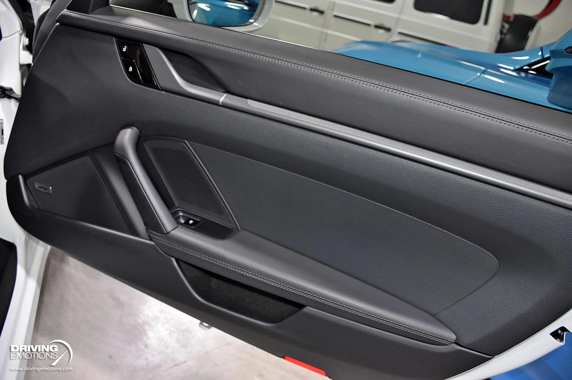 mph098_113845061_865_p99_l_15b10bf089