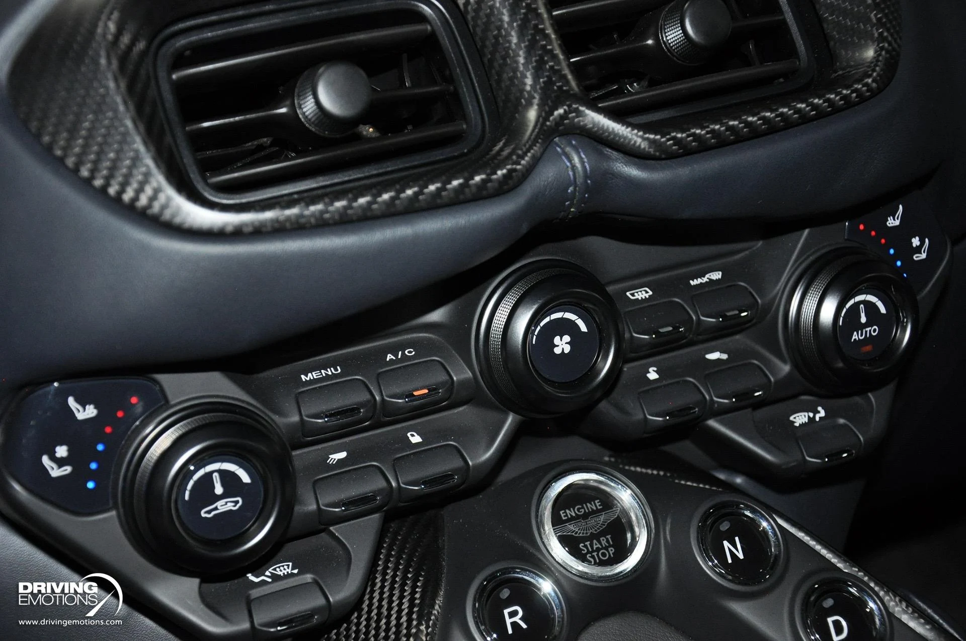 mph098_139853988_880_p99_l_11d1c24ae1