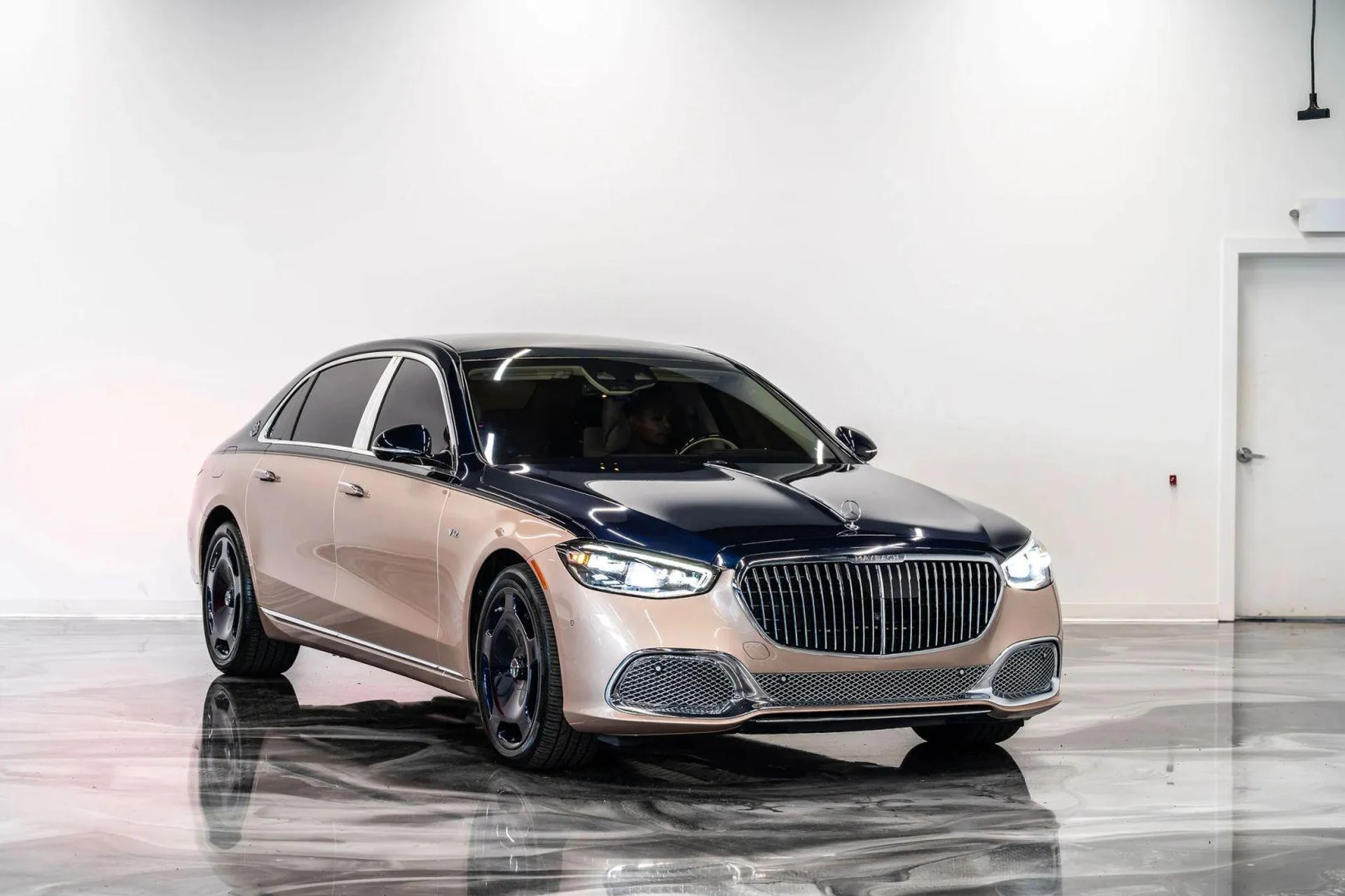 mph098_1569851929_Used_2023_Mercedes_Benz_Mercedes_Maybach_S_Class_S_680_4_MATIC_Sedan_4_D_1784824261_9ed4f76466