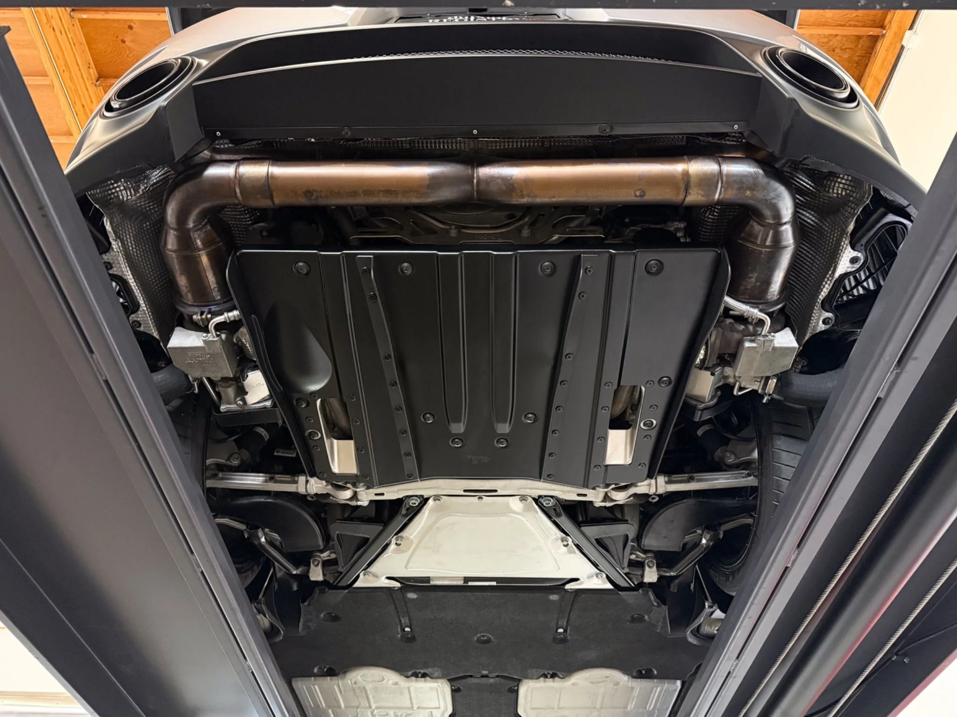 mph098_1979264669_Used_2018_Porsche_911_GT_2_RS_1792444229_3e8a4430a2