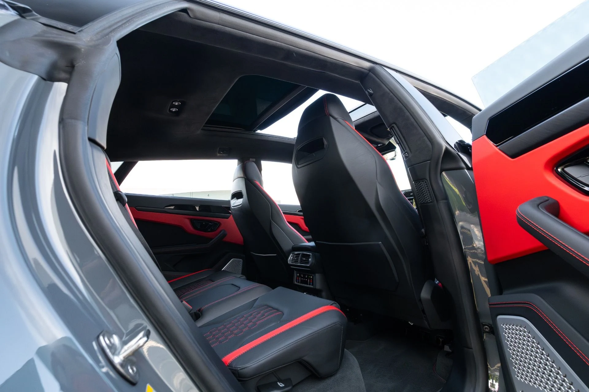mph098_236550119_Used_2024_Lamborghini_Urus_S_1781216022_4c63efd115
