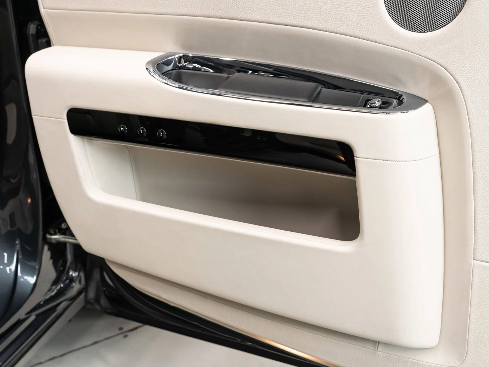 mph098_2764695108_rolls_royce_ghost_2012_d2dbbad0ab