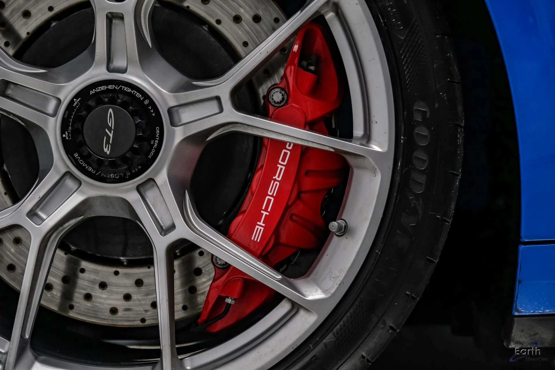 mph098_2799183945_c4f02bb8327f075bae6a180b0178f91cx_c70edbb103