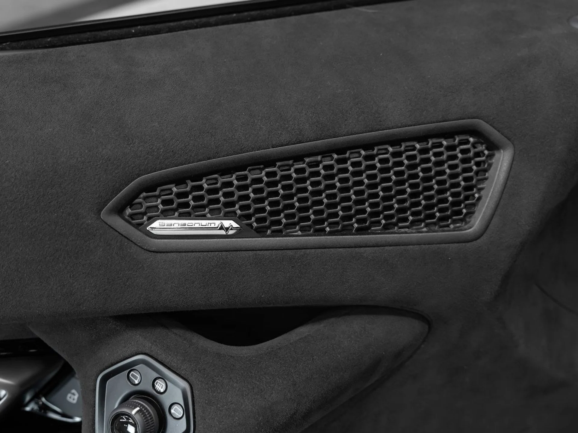 mph098_3025100359_lamborghini_huracan_2023_87e9357ee8