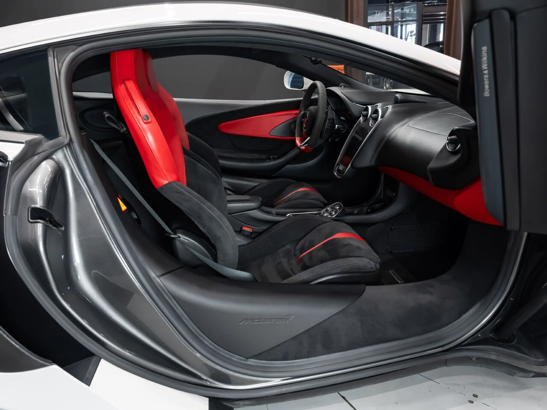 mph098_3228141387_mclaren_570s_2017_03c8670bdc