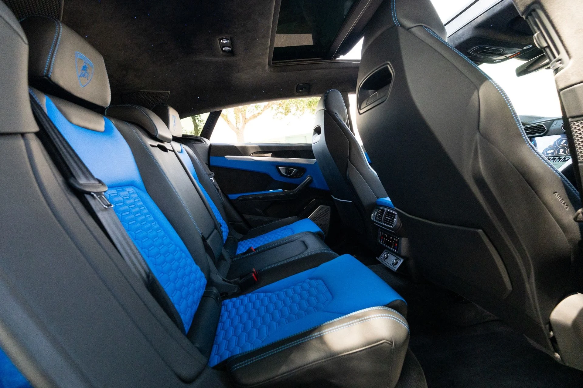 mph098_3372065356_Used_2019_Lamborghini_Urus_1781242066_f75bc1dc61