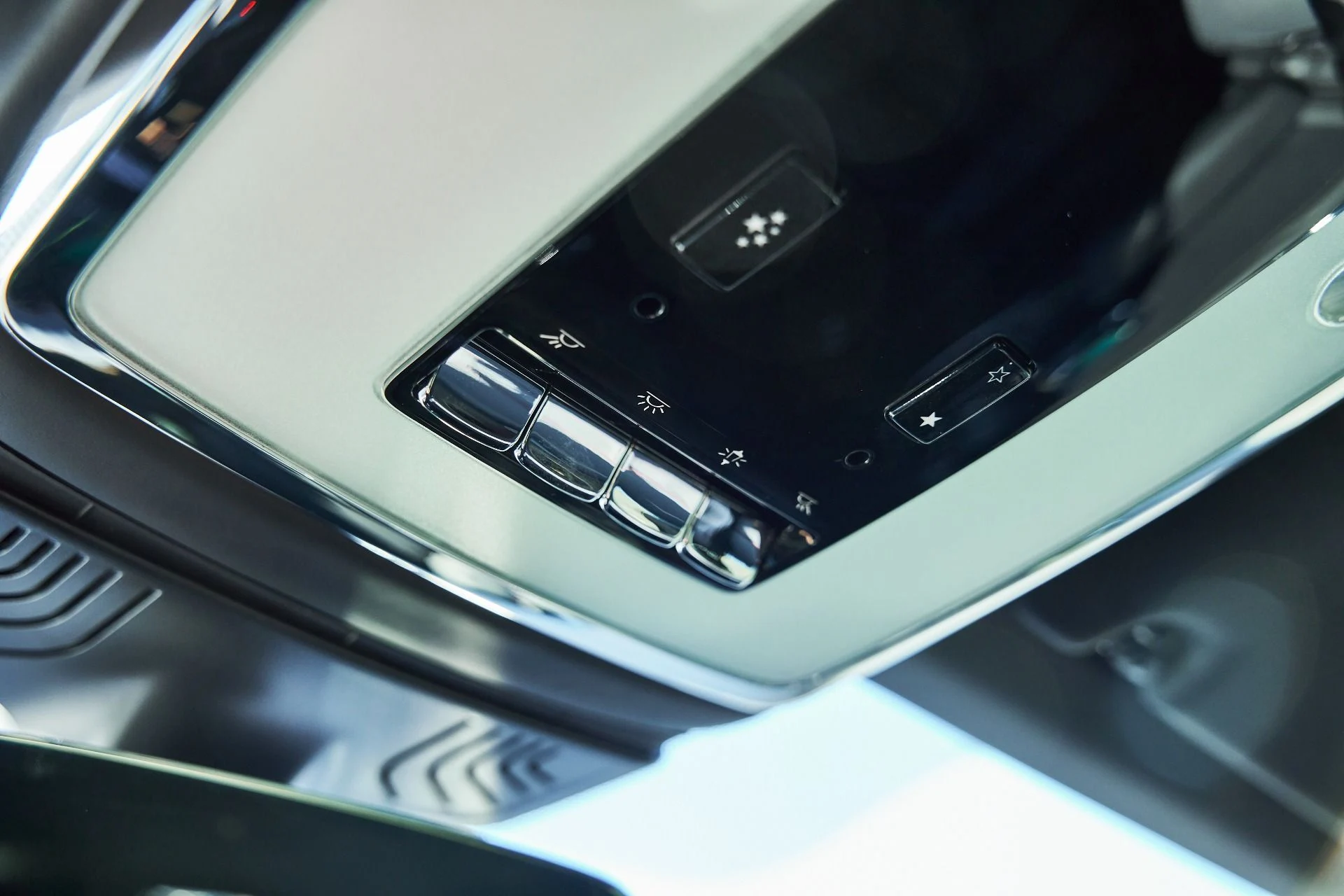 mph098_3506378474_Used_2024_Rolls_Royce_Phantom_Base_1770700208_cb57fac218