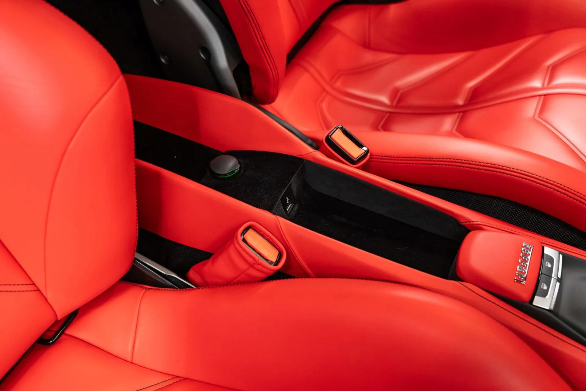 mph098_3605678572_ferrari_488_gtb_2018_0078318b01