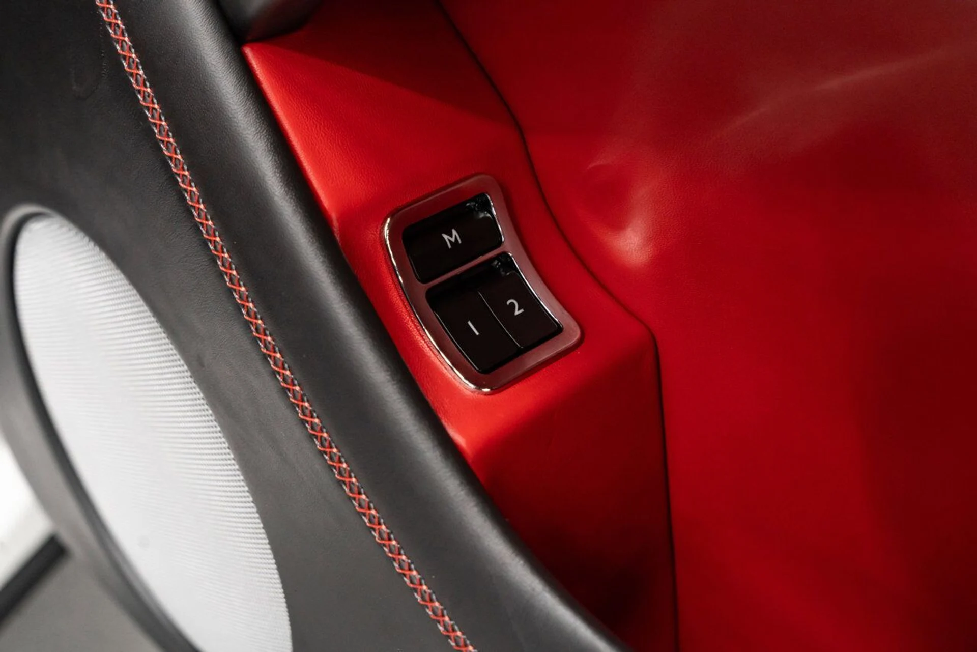 mph098_3946550707_bentley_bentayga_2019_39a625d839