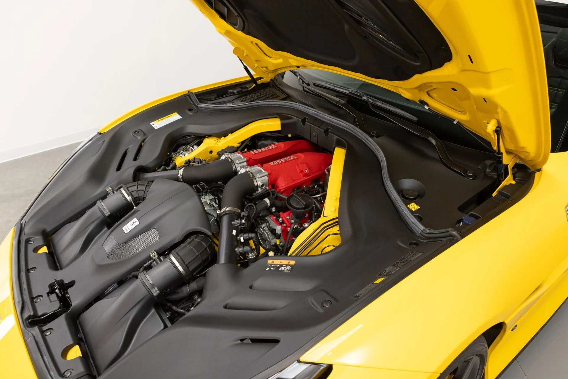 mph098_4013466557_Used_2020_Ferrari_Portofino_1777298723_53b46df87d