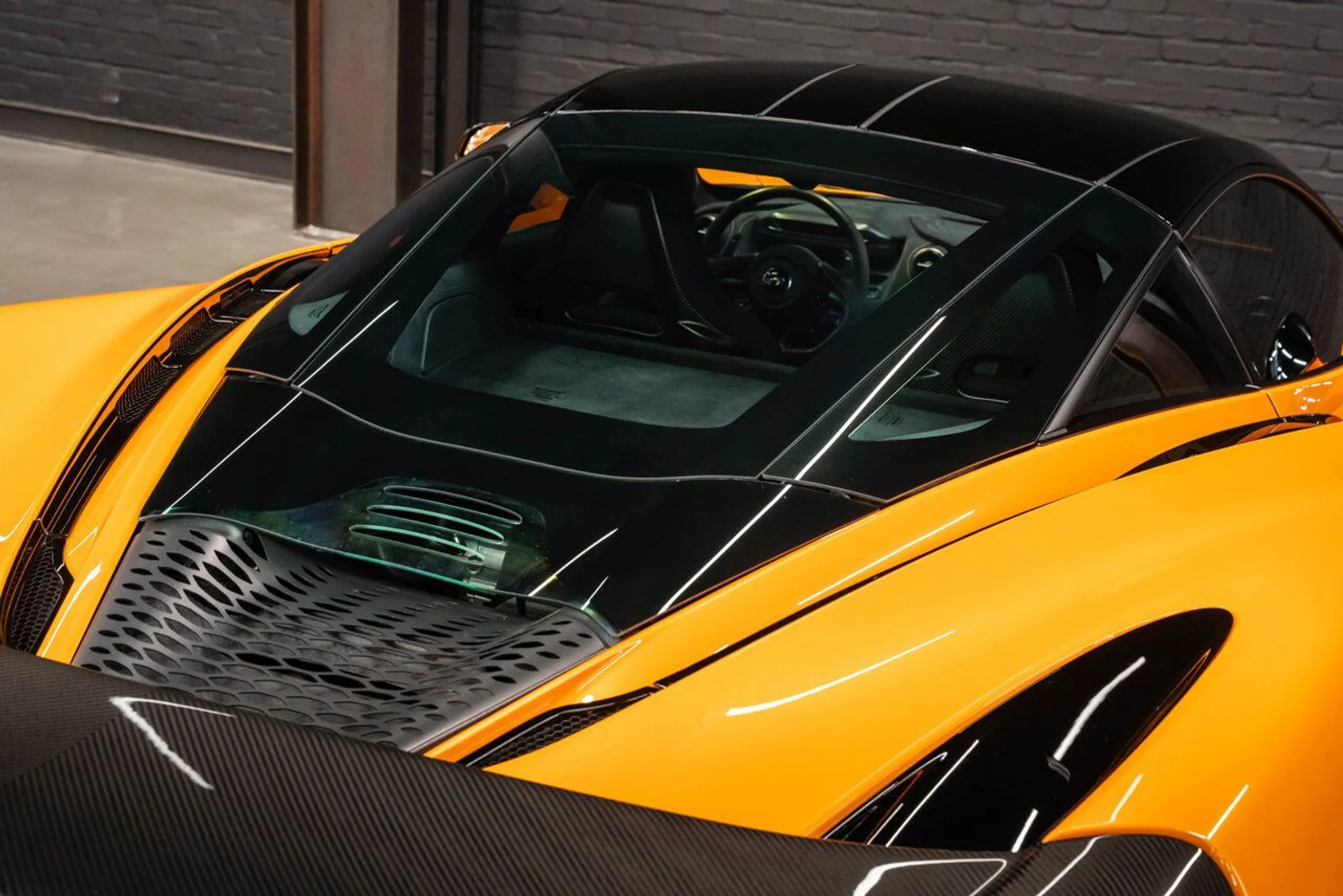mph098_408804387_mclaren_765lt_2021_4879aaf57b
