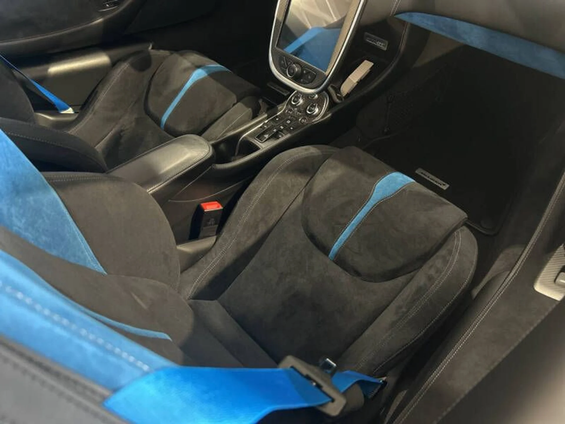 mph098_4144196103_2017_mclaren_570gt_base_2dr_coupe_1648bb055c