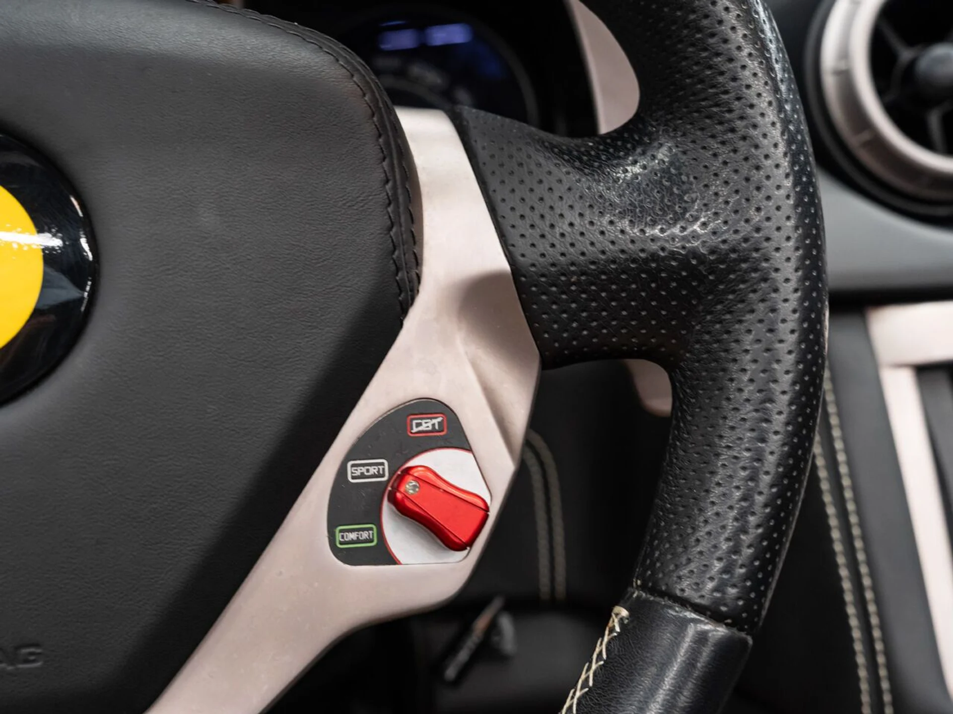 mph098_894363581_ferrari_california_2011_c9f1b66fb2