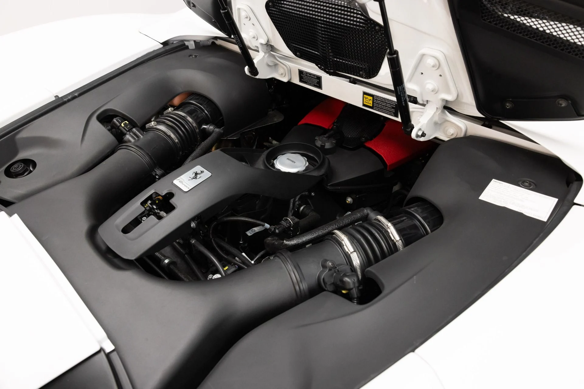 mph099_1989513325_Used_2022_Ferrari_F8_Spider_1789581635_c6916082d2