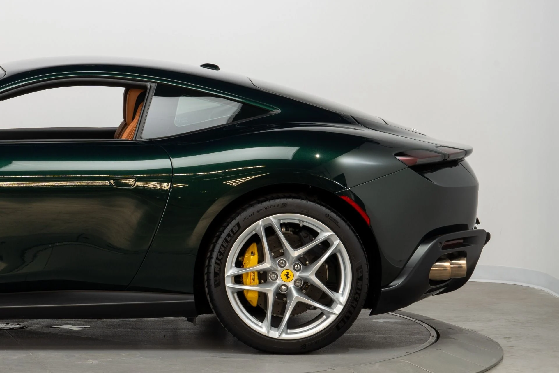 mph099_2018895982_Used_2022_Ferrari_Roma_1772575273_2ba1c78b6e