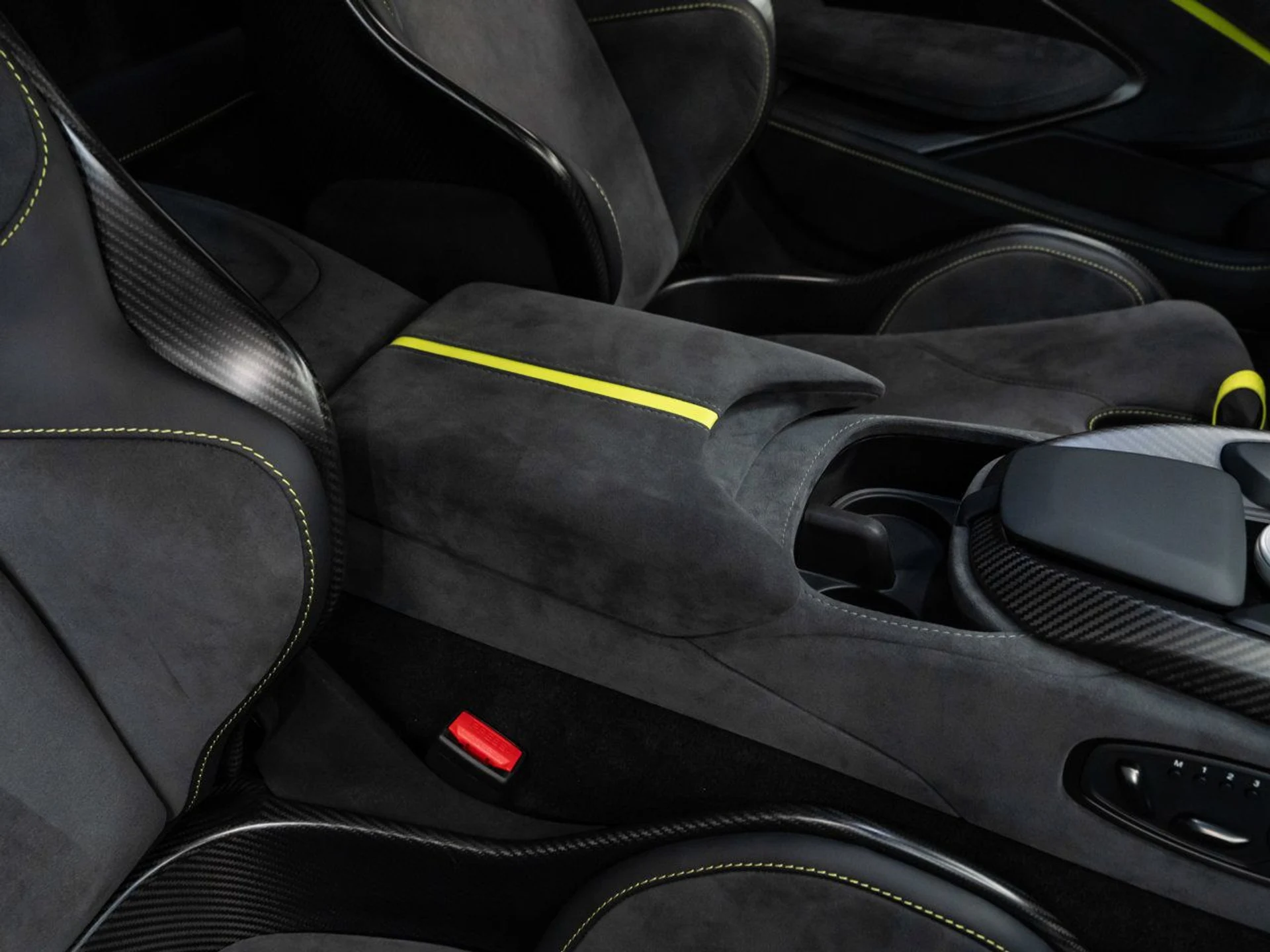 mph099_2186149295_aston_martin_vantage_2023_3d755dff46