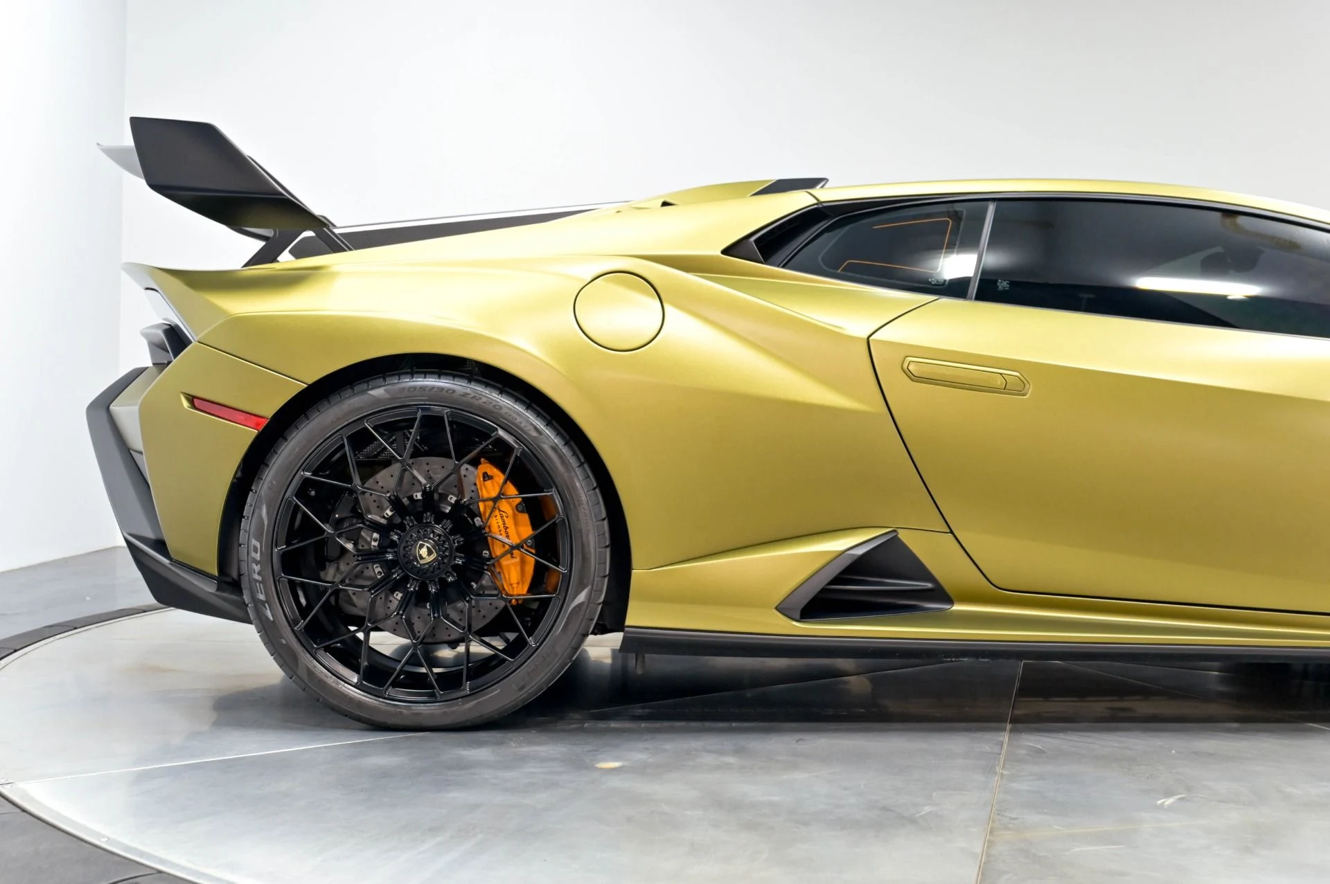 mph099_228350036_Used_2023_Lamborghini_Huracan_STO_1782768591_a3b3c53ee7