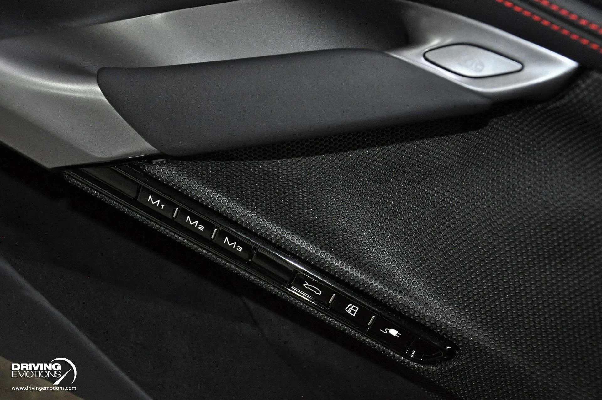 mph099_2939633861_859_p100_l_293276990f