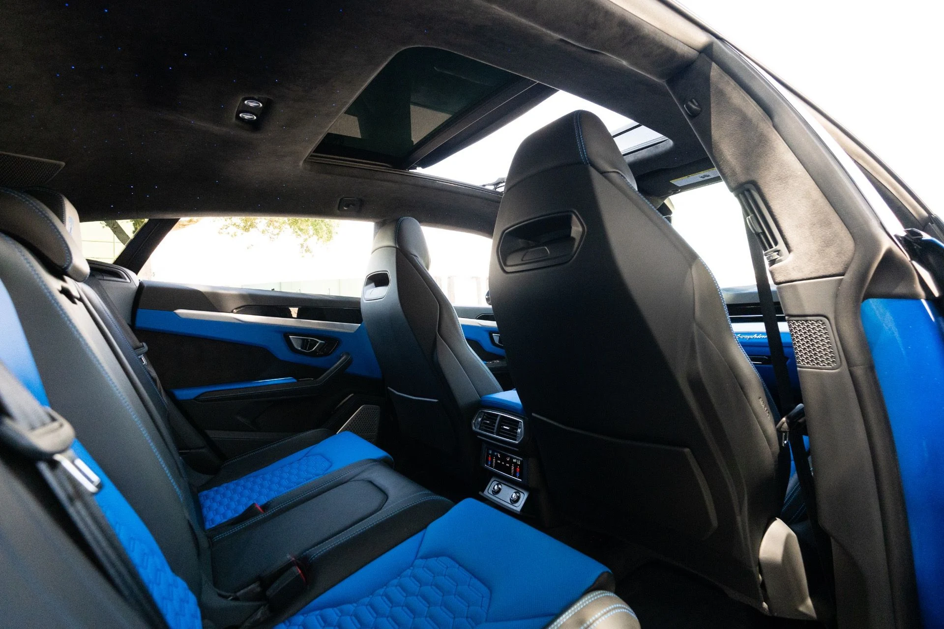 mph099_3177918869_Used_2019_Lamborghini_Urus_1781242066_7c572286aa