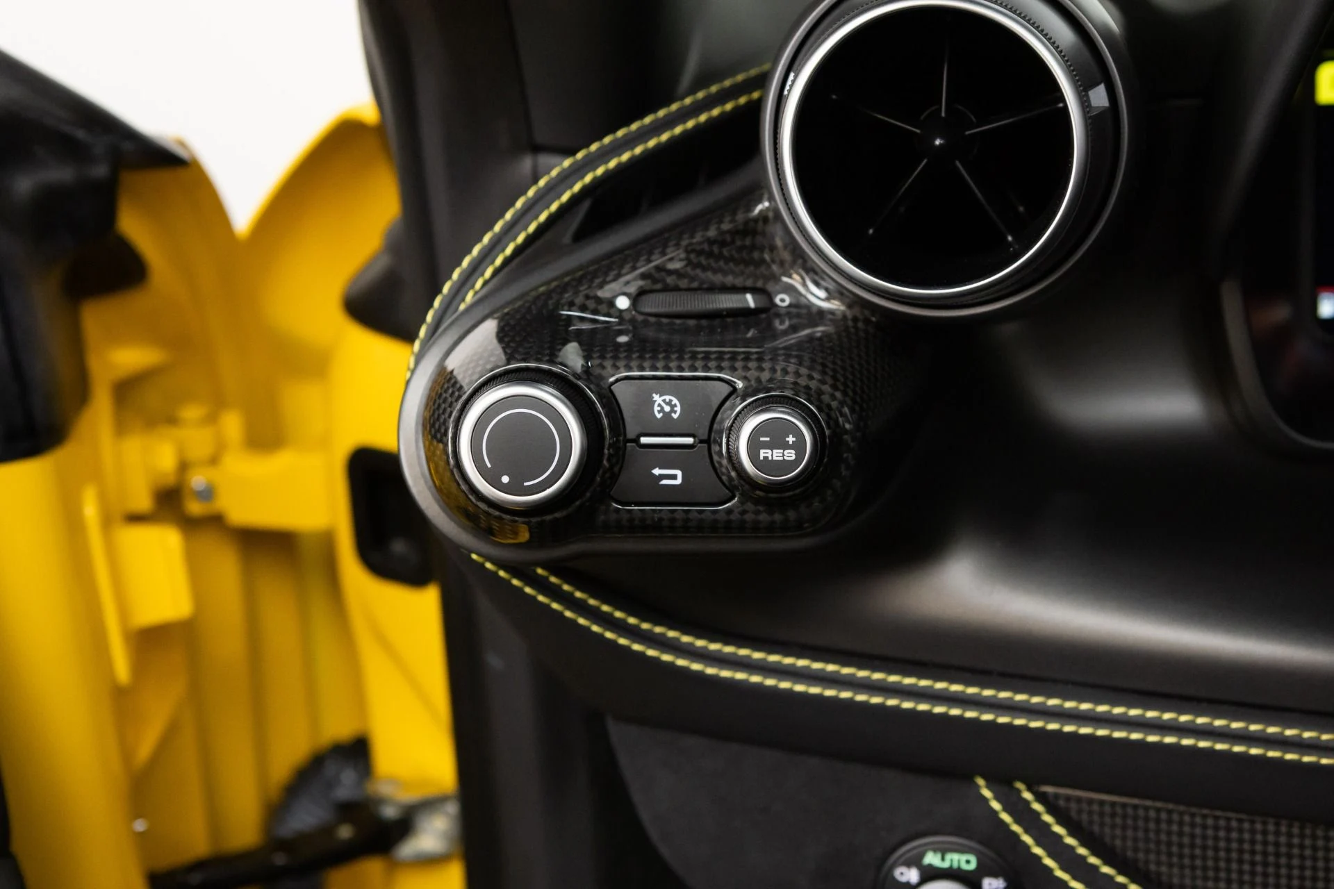 mph099_3470248159_Used_2021_Ferrari_F8_Spider_1778270114_2f64626599
