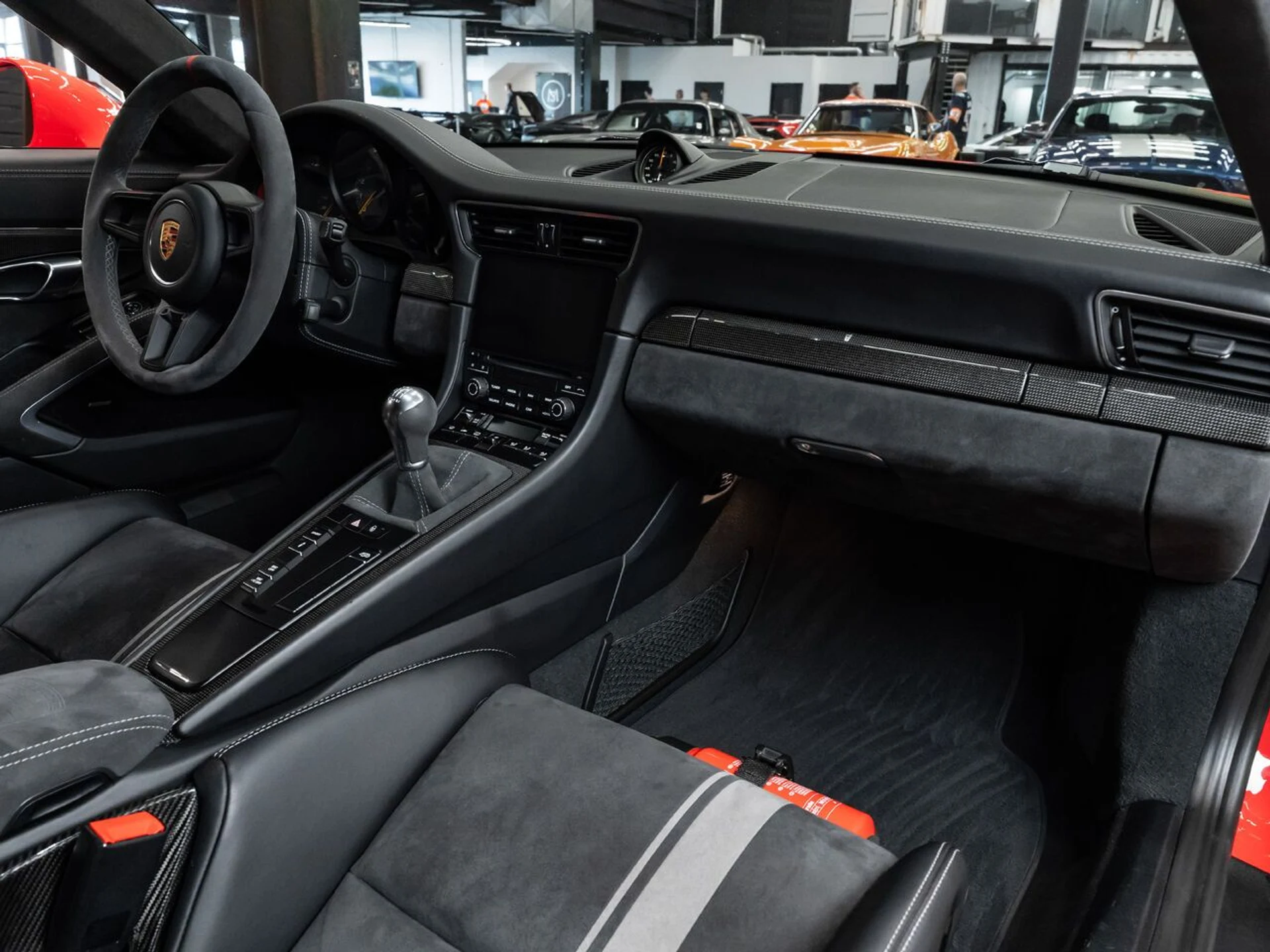 mph099_409071137_porsche_911_2018_97b339a004