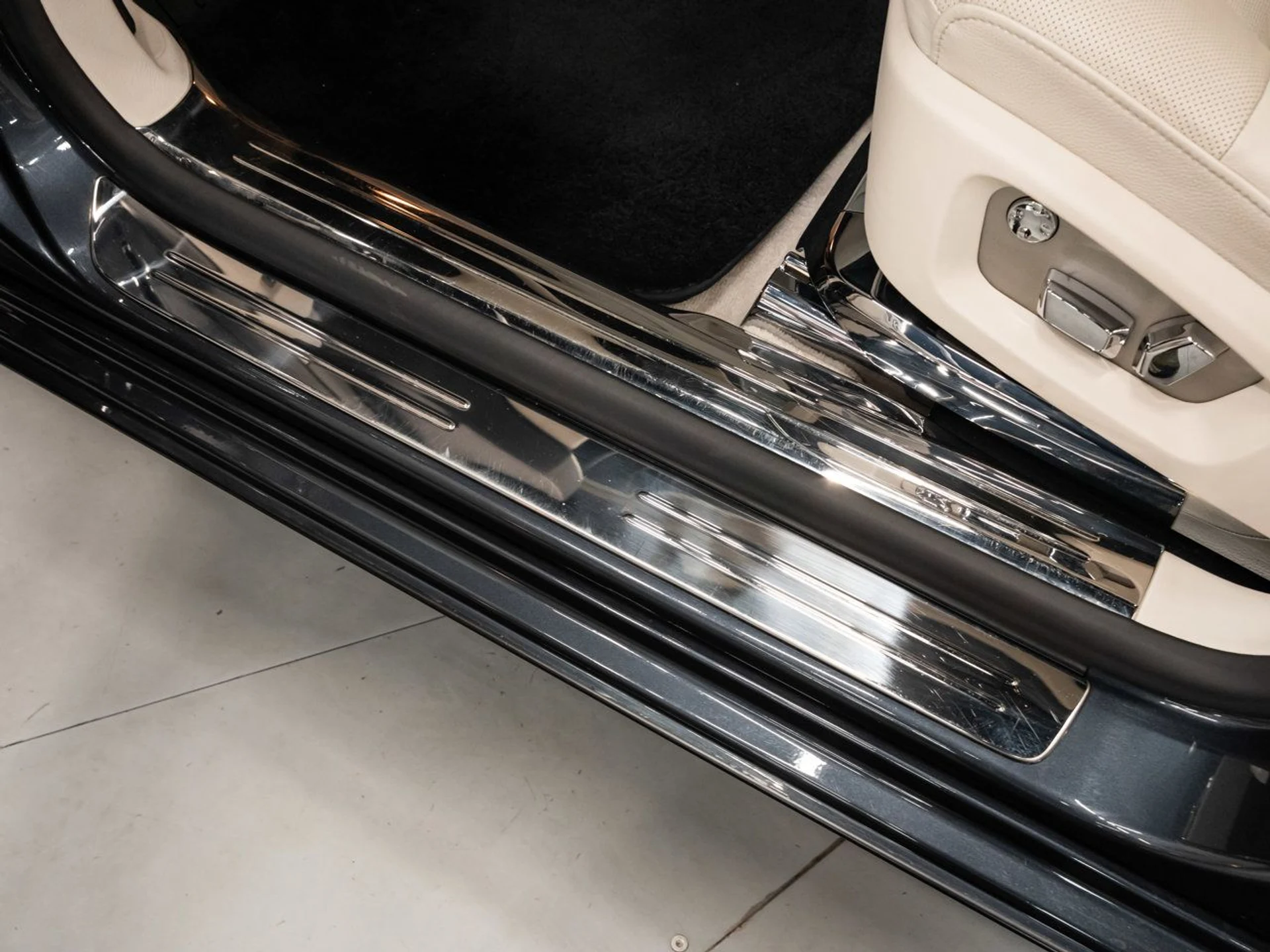 mph099_841518640_rolls_royce_ghost_2012_c852d5029e