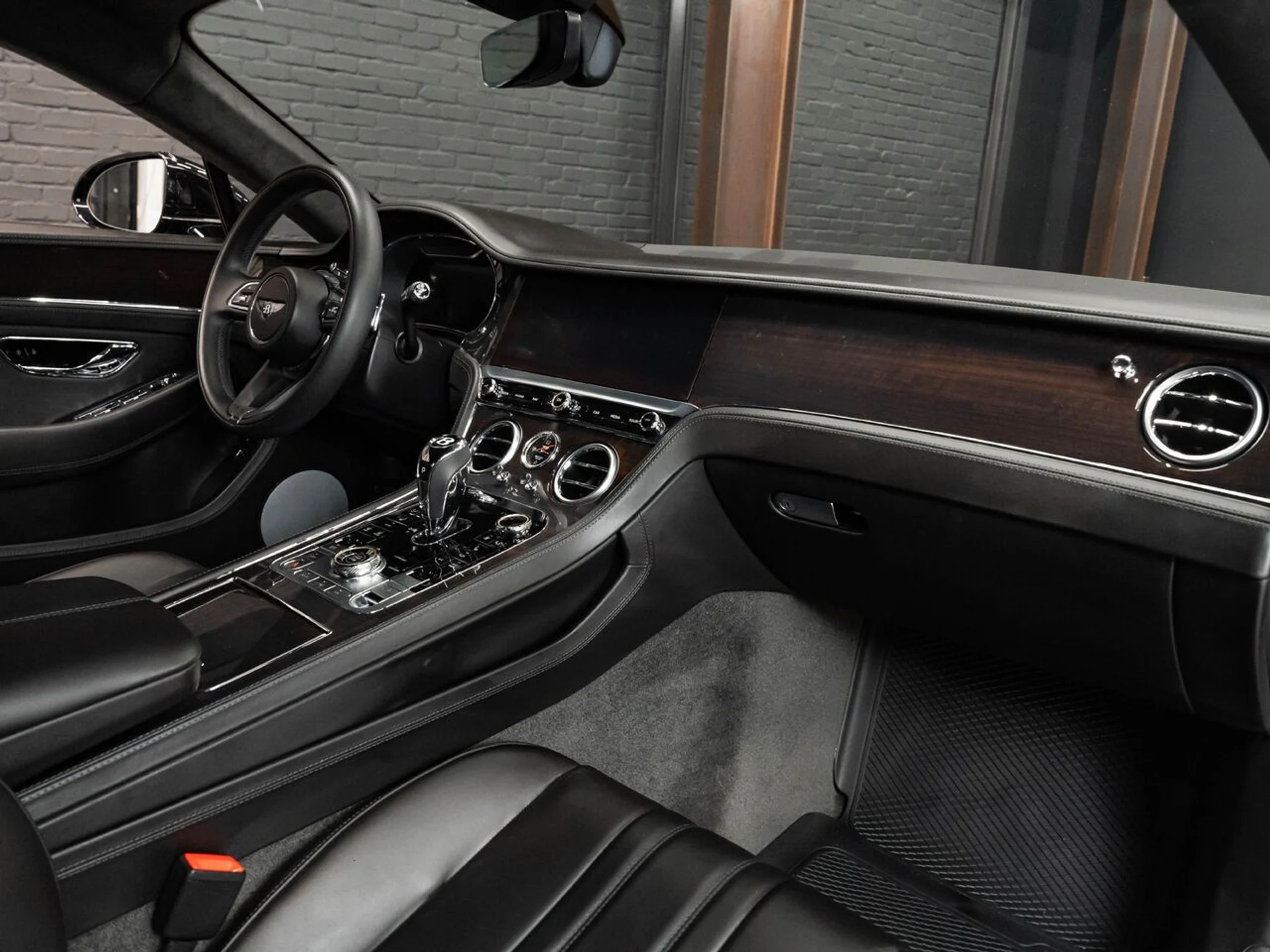 mph099_850878104_bentley_continental_2022_0523e7226c