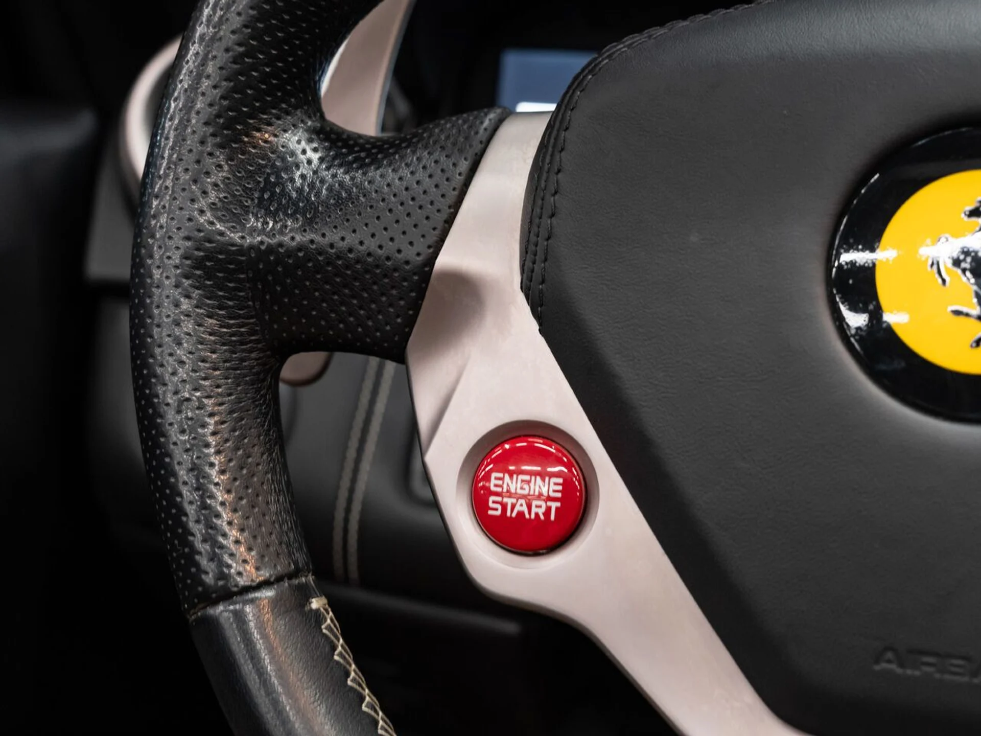 mph099_976619762_ferrari_california_2011_5a901d0ef3