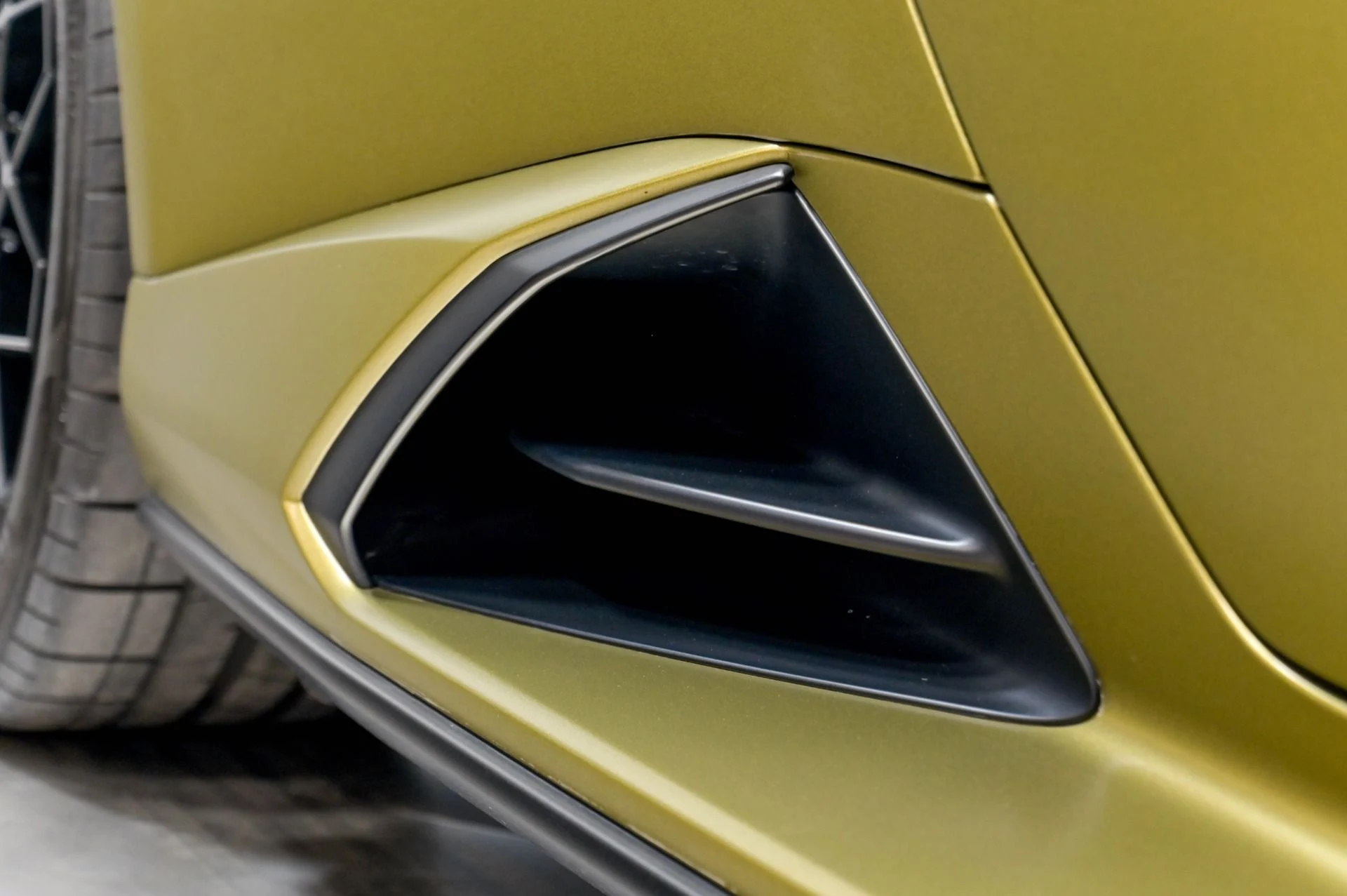 mph100_1084526644_Used_2023_Lamborghini_Huracan_STO_1782768591_635fd8275e
