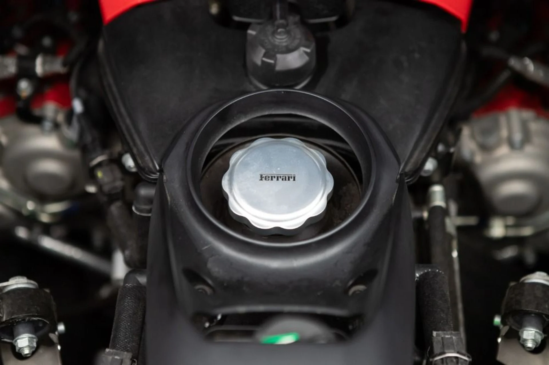 mph100_1213141128_Used_2021_Ferrari_F8_Spider_ad166e3622