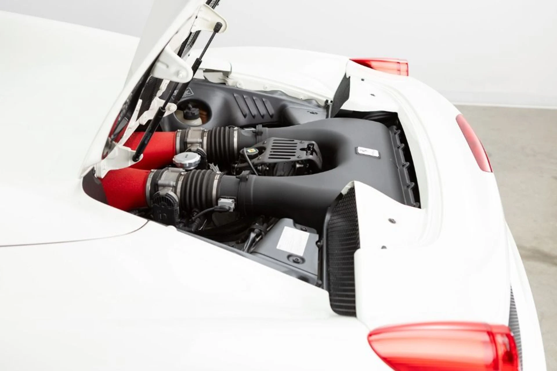 mph100_1549455987_Used_2014_Ferrari_458_Spider_1788551476_c4fc7b294e