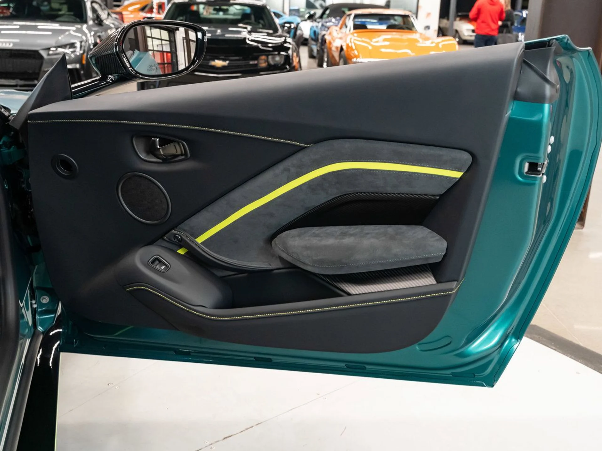mph100_2270956155_aston_martin_vantage_2023_a0154b8753