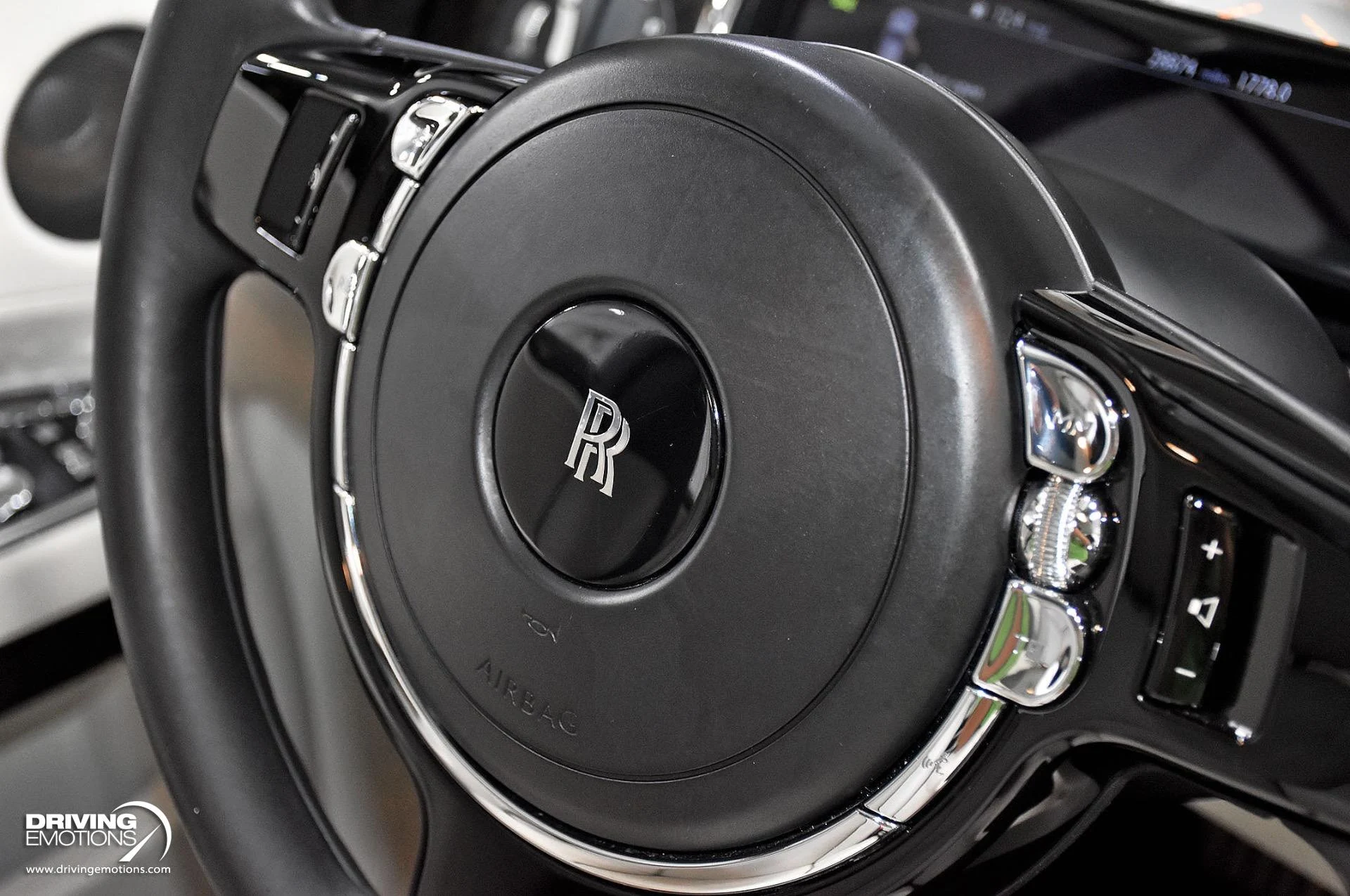 mph100_2489839684_872_p101_l_cd61088246