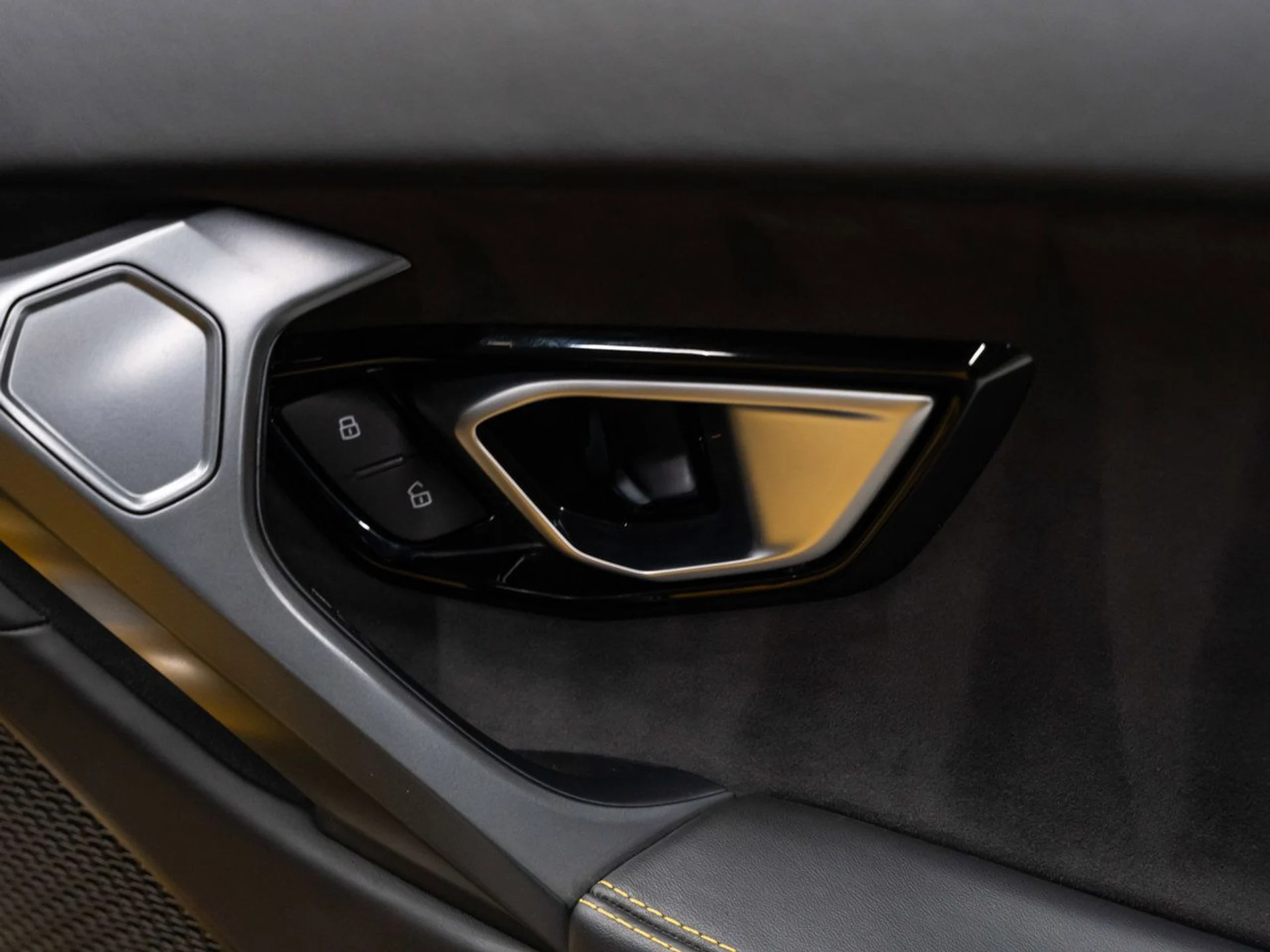 mph100_2850155005_lamborghini_huracan_2017_f1669c010c