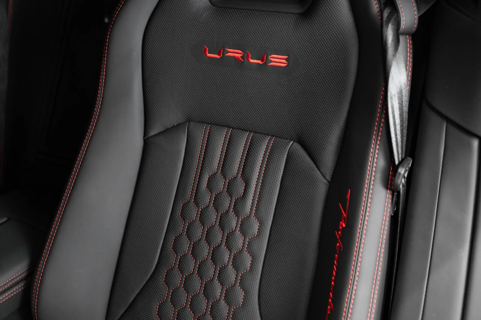 mph100_2938684410_lamborghini_urus_2023_73bdad1421