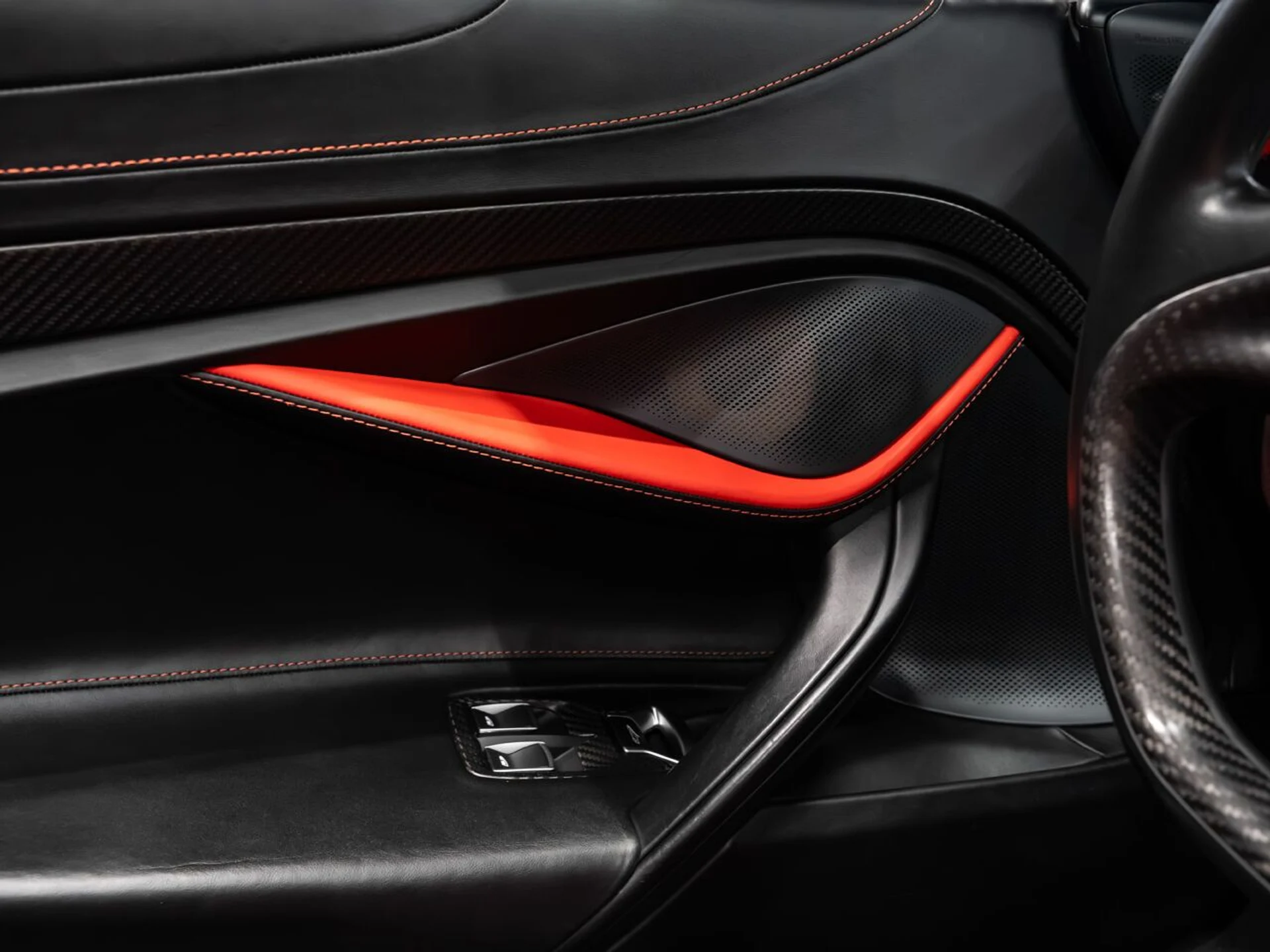 mph100_3009205896_mclaren_720s_2019_32c2359fc4