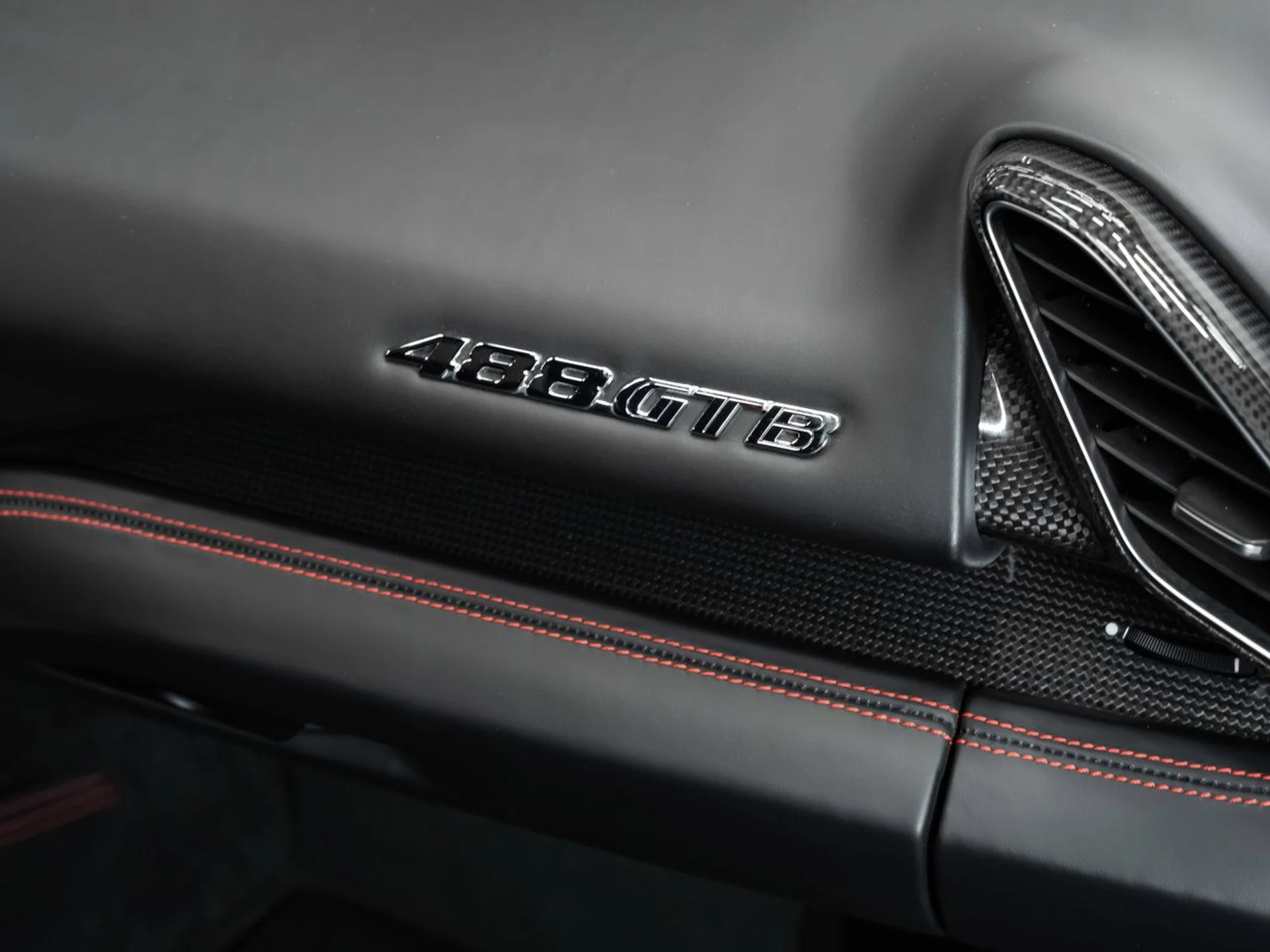 mph100_3065482667_ferrari_488_gtb_2017_b1f92a929a