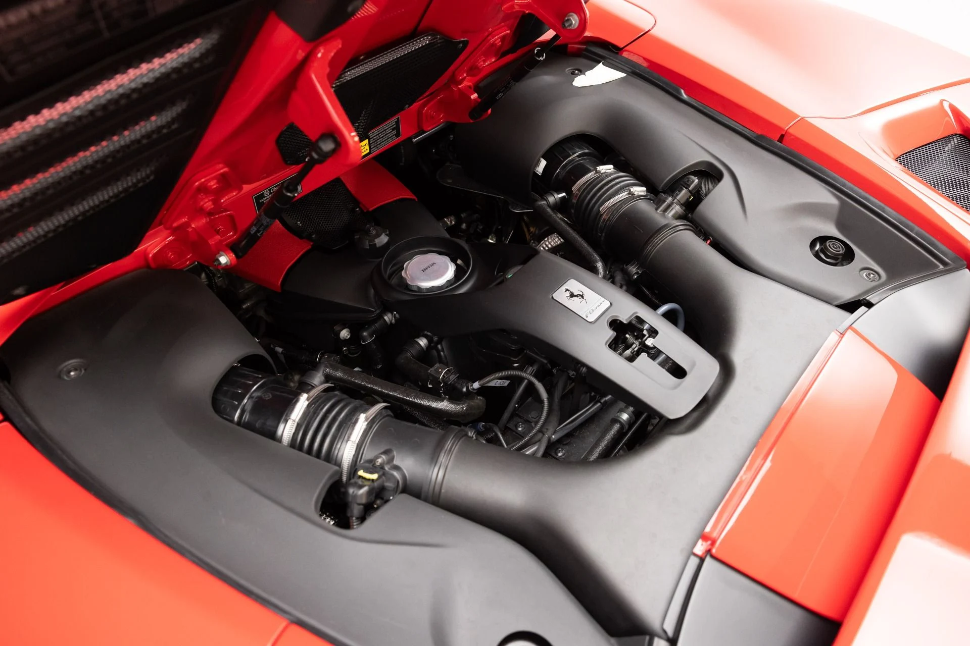mph100_3258518334_Used_2021_Ferrari_F8_Spider_1788360479_bca74880cb