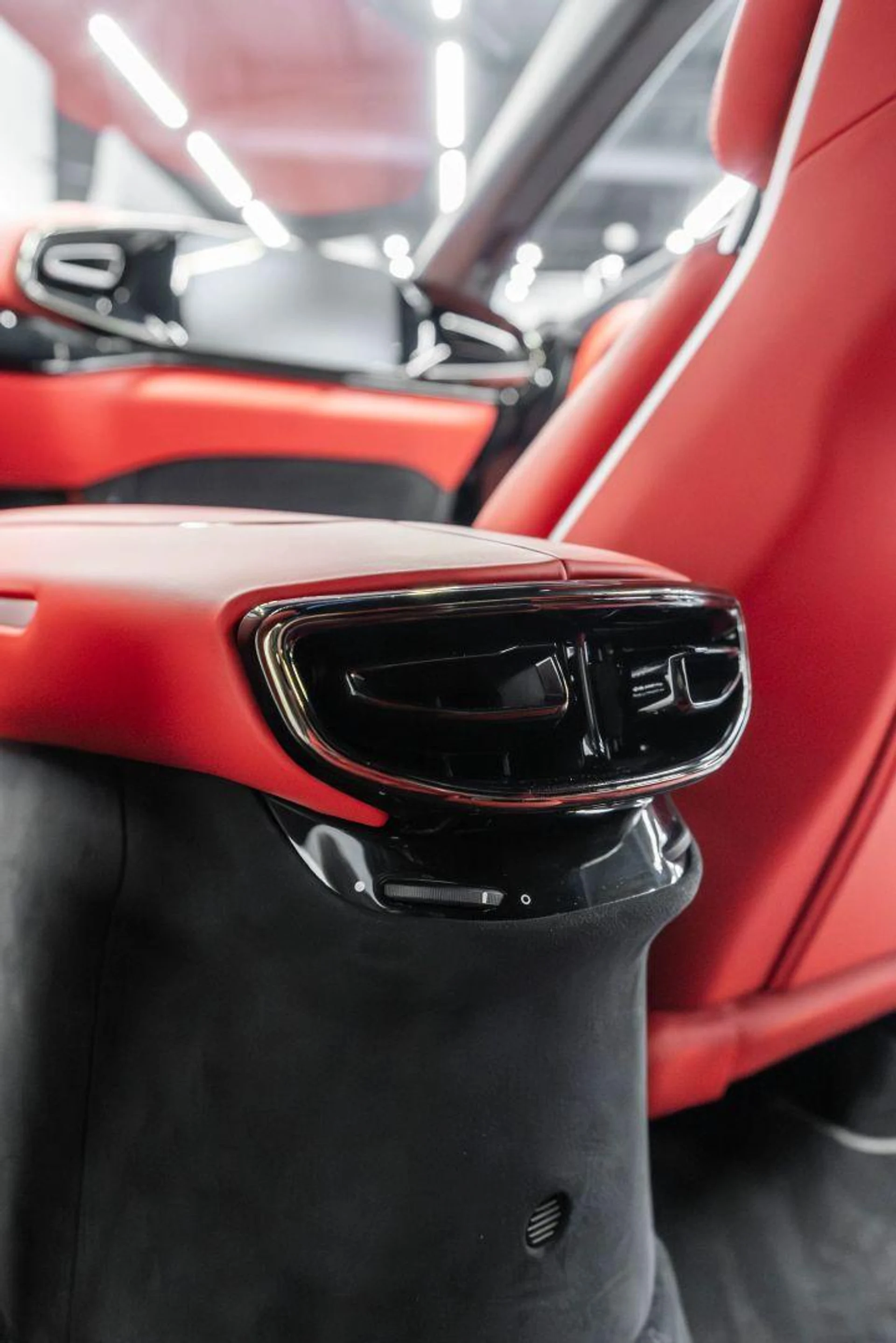 mph100_3417303700_Used_2025_Ferrari_Purosangue_Sport_Utility_4_D_1784849401_6751fce281