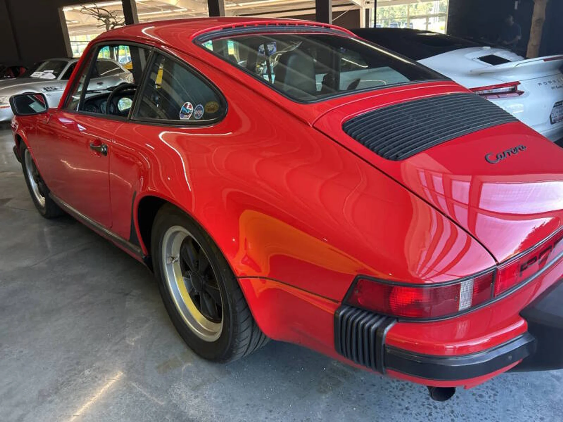 mph100_3634525917_1985_porsche_911_carrera_2dr_coupe_6684baed1d