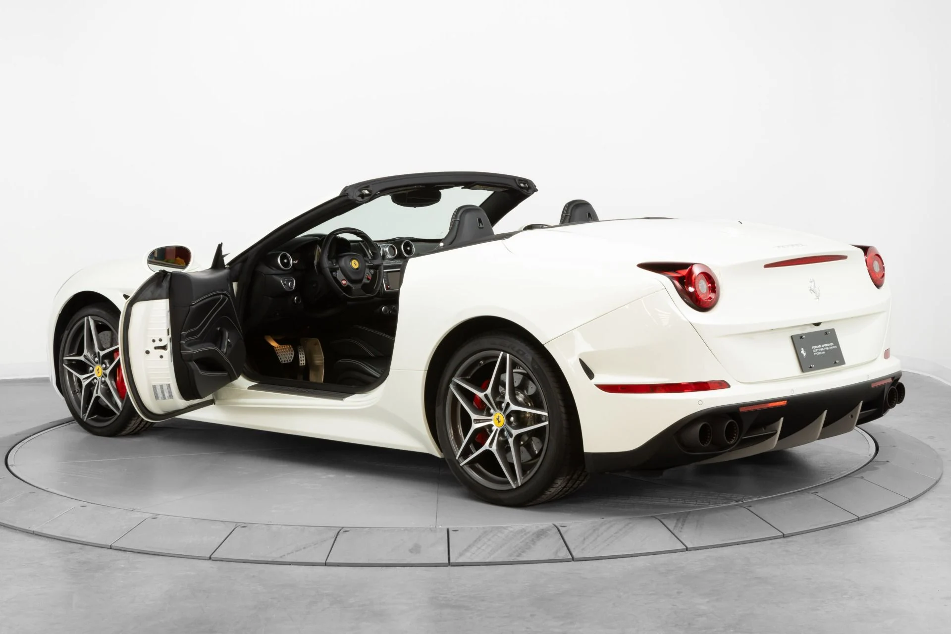 mph100_3940172712_Used_2016_Ferrari_California_T_1772654229_10ae7db345