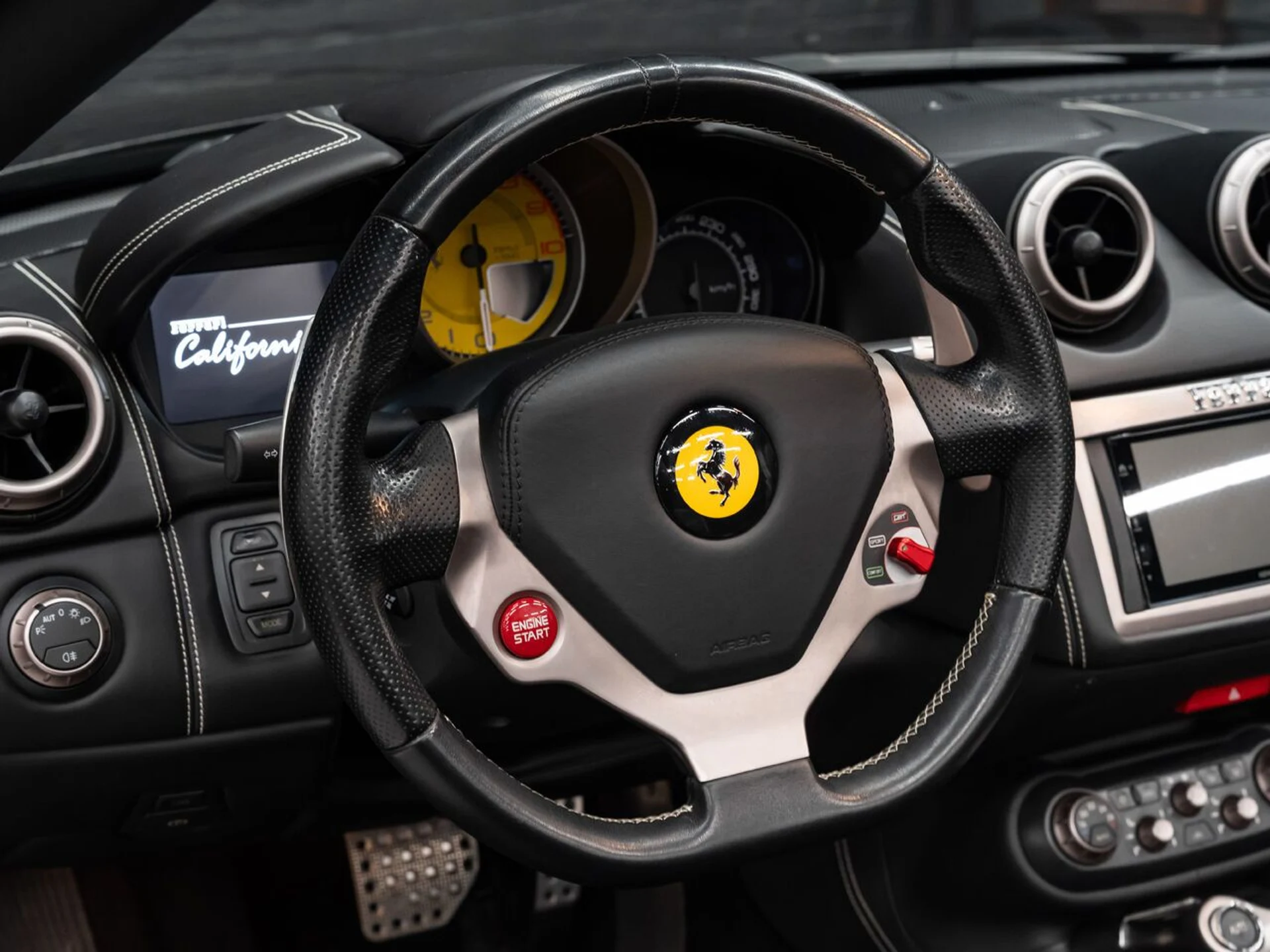 mph100_3947515843_ferrari_california_2011_84403431ac
