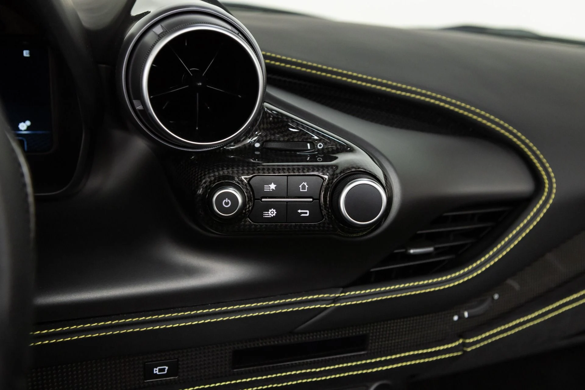 mph100_3998039831_Used_2021_Ferrari_F8_Spider_1778270114_3114bf53f4