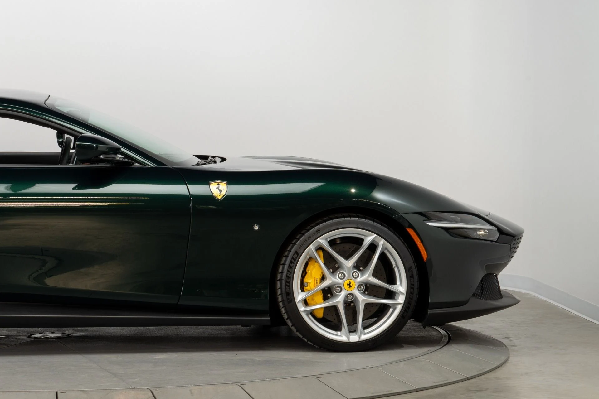 mph101_1013532341_Used_2022_Ferrari_Roma_1772575274_1969d06986
